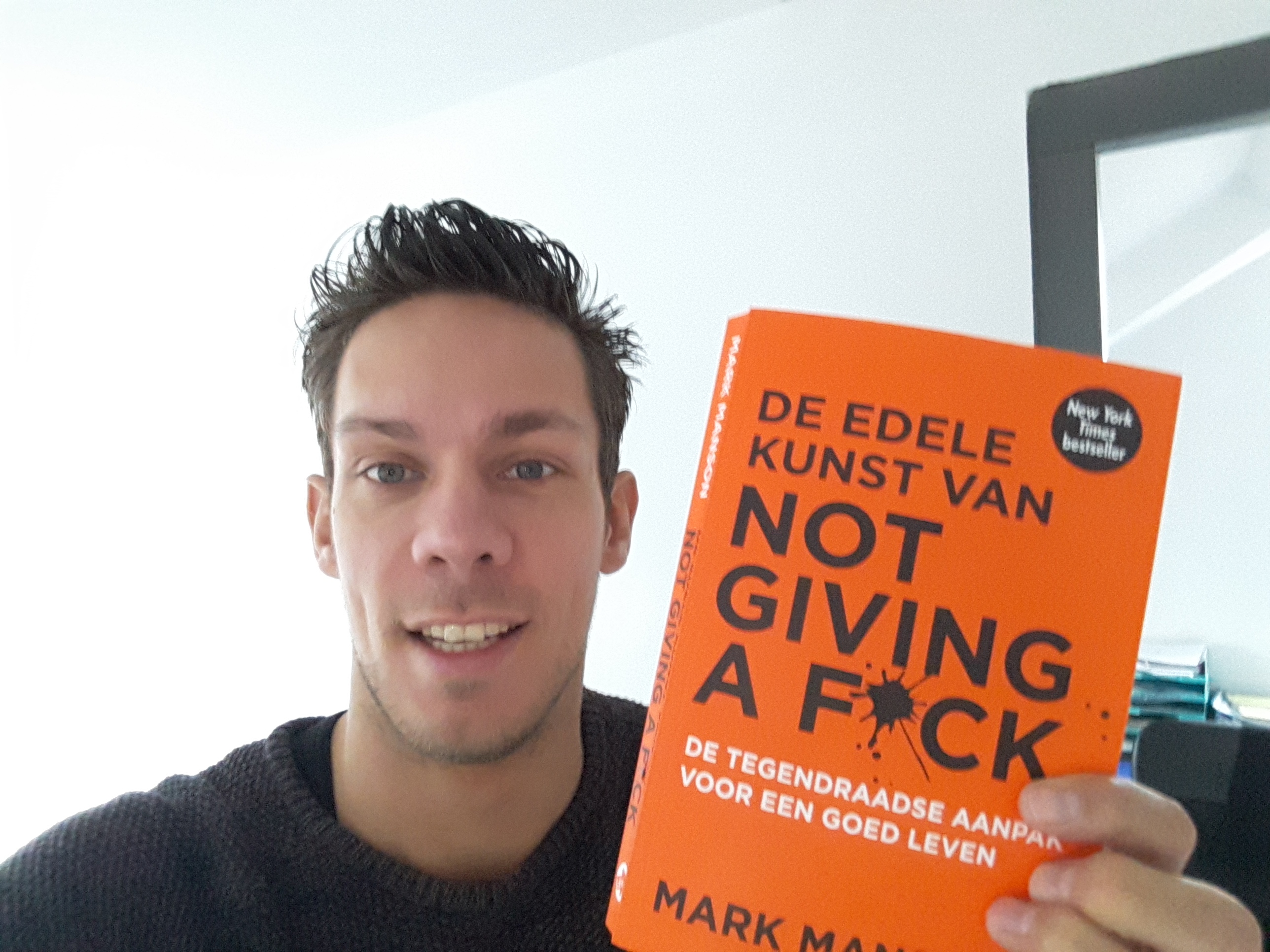 Boek Recensie: De edele kunst van NOT GIVING A F#CK door Mark Manson